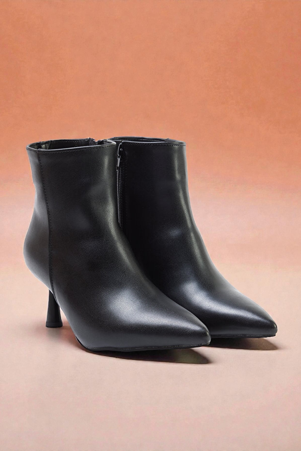 Kapadokya Serisi:  Siyah Sivri Burun İnce Topuklu Yarım Bot