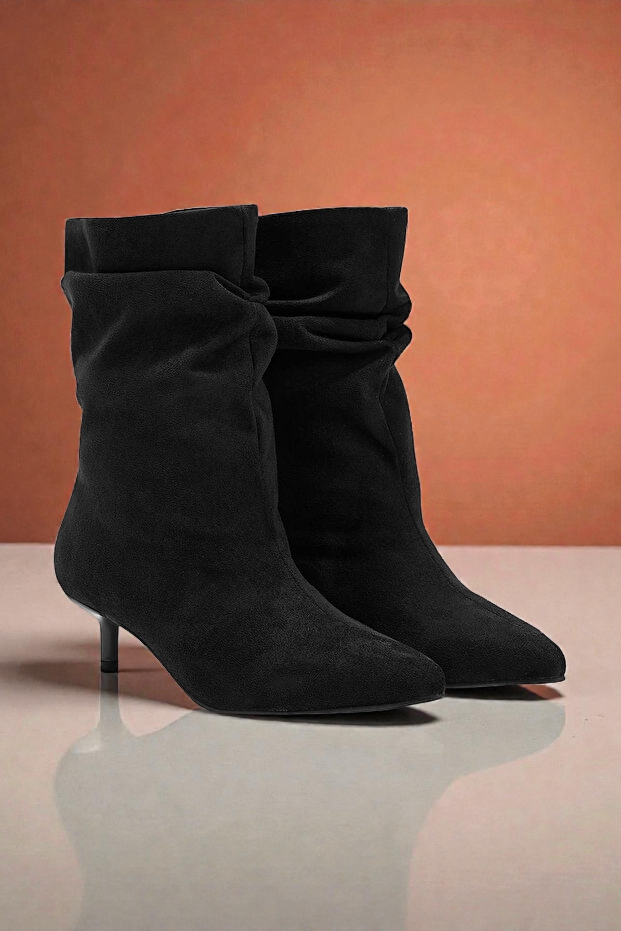 Kapadokya Serisi: Siyah Süet Sivri Burun Kadın Yarım Bot