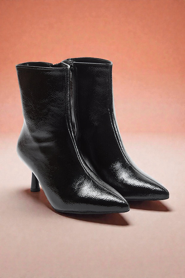 Kapadokya Serisi: Siyah Fermuarlı Sivri Burun İnce Topuklu Kadın Bot