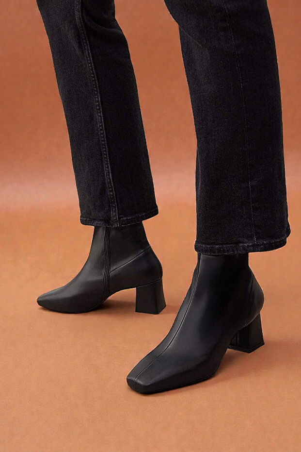 Kapadokya Serisi:  Siyah Streç Fermuarlı Blok Topuklu Kadın Bot