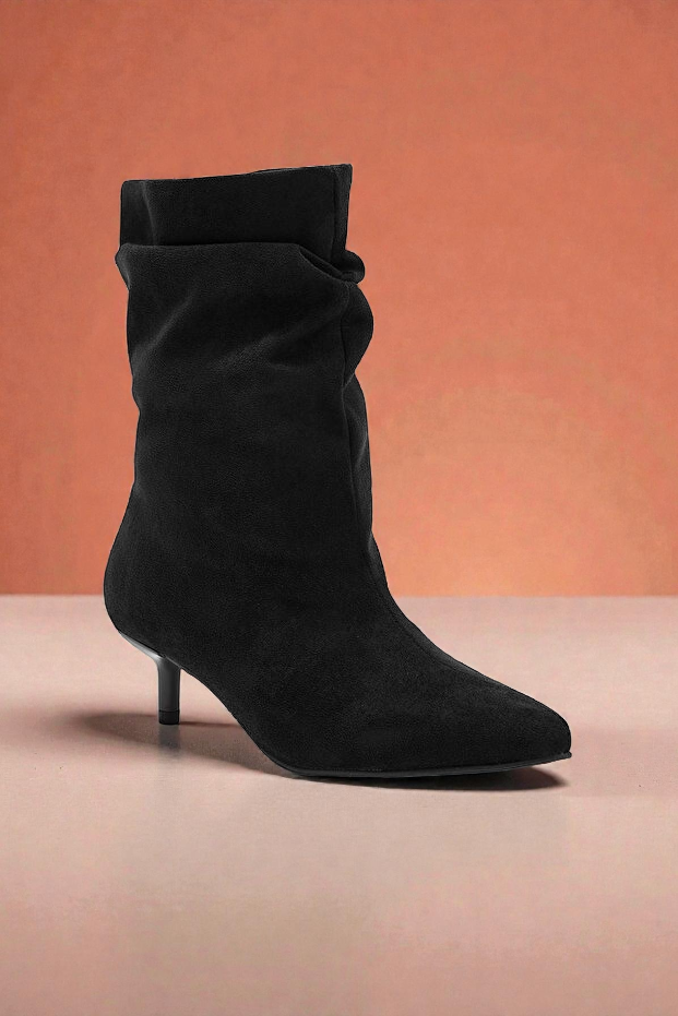 Kapadokya Serisi: Siyah Süet Sivri Burun Kadın Yarım Bot