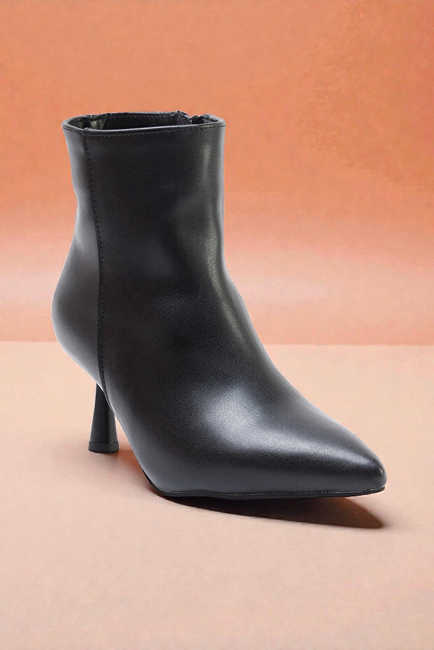 Kapadokya Serisi:  Siyah Sivri Burun İnce Topuklu Yarım Bot