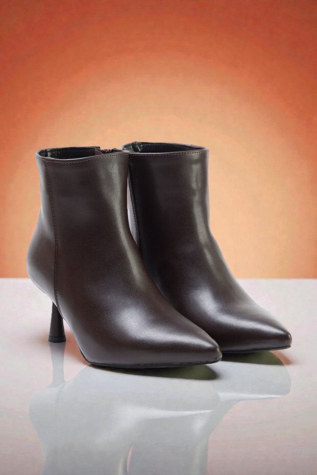 Kapadokya Serisi: Koyu Kahverengi Sivri Burun Blok Topuklu Yarım Bot