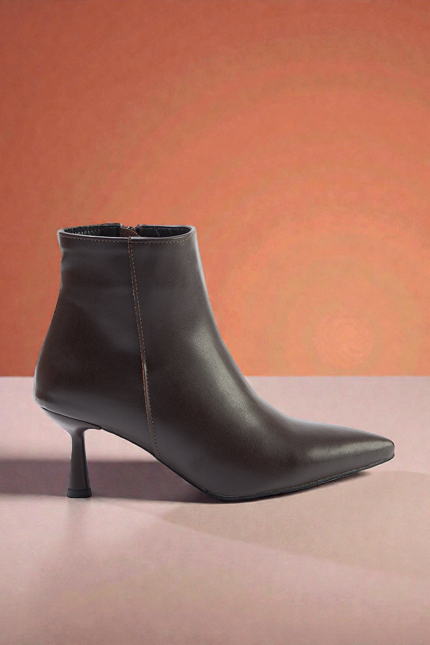 Kapadokya Serisi: Koyu Kahverengi Sivri Burun Blok Topuklu Yarım Bot