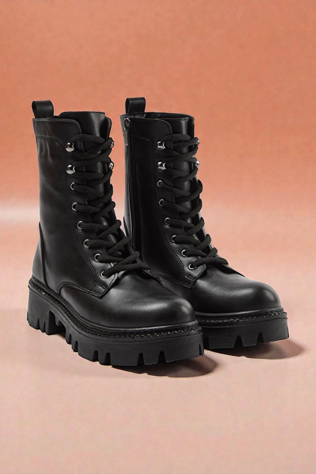 Kapadokya Serisi:  Siyah Fermuarlı Bağcıklı Postal Kadın Bot