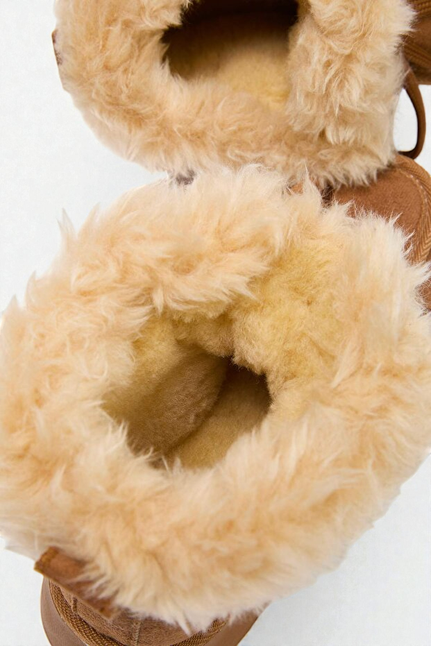 Kapadokya Serisi: Taba Kürklü Bağcık Detaylı Kadın Bot