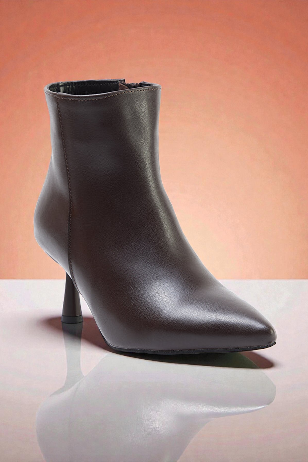 Kapadokya Serisi: Koyu Kahverengi Sivri Burun Blok Topuklu Yarım Bot