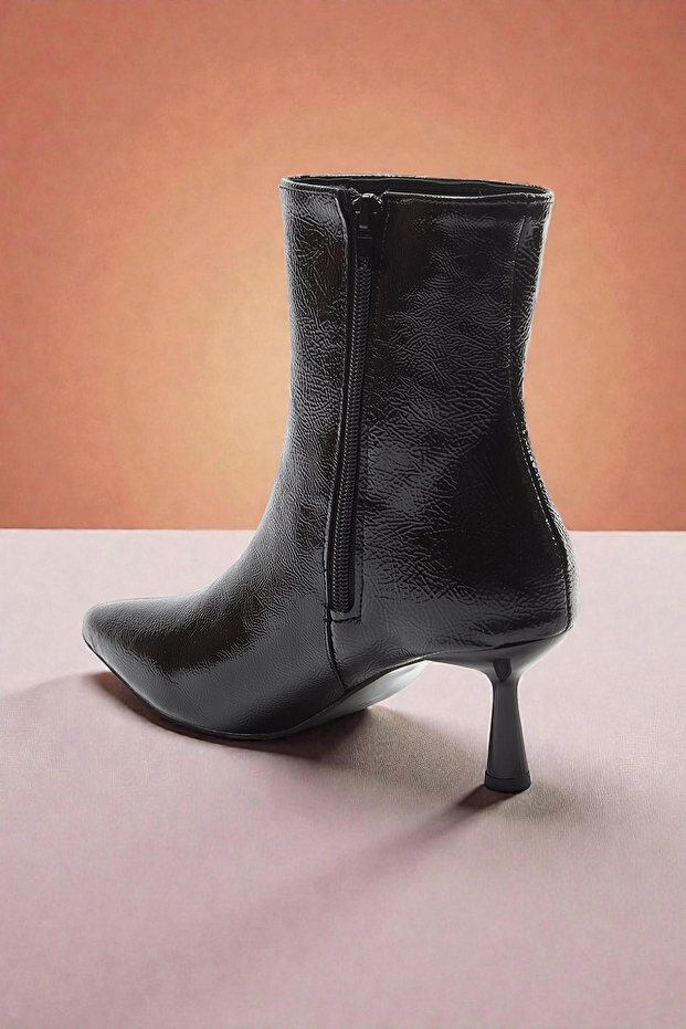 Kapadokya Serisi: Siyah Fermuarlı Sivri Burun İnce Topuklu Kadın Bot